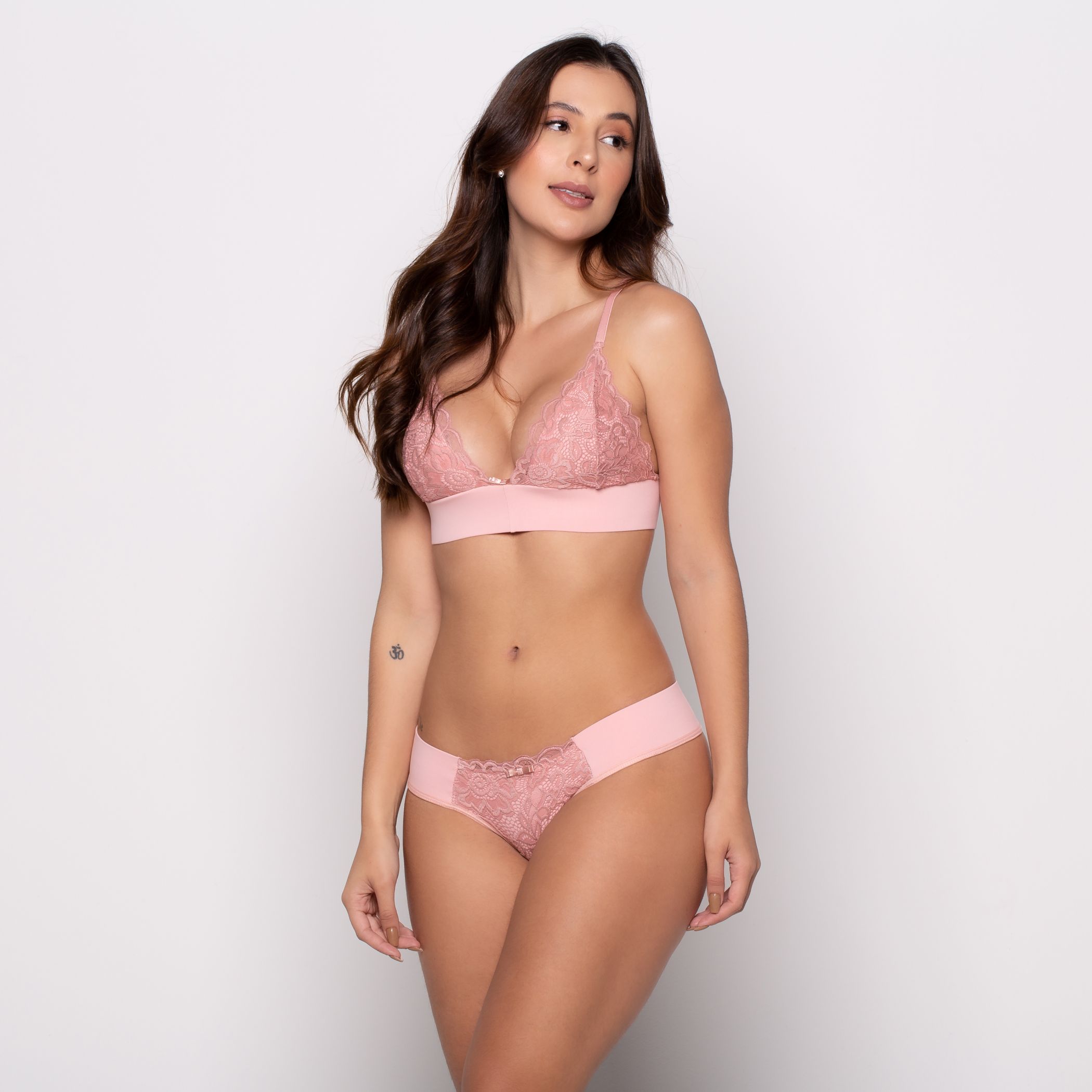 Conjunto Lingerie Romantic de Renda e Sutiã Triângulo