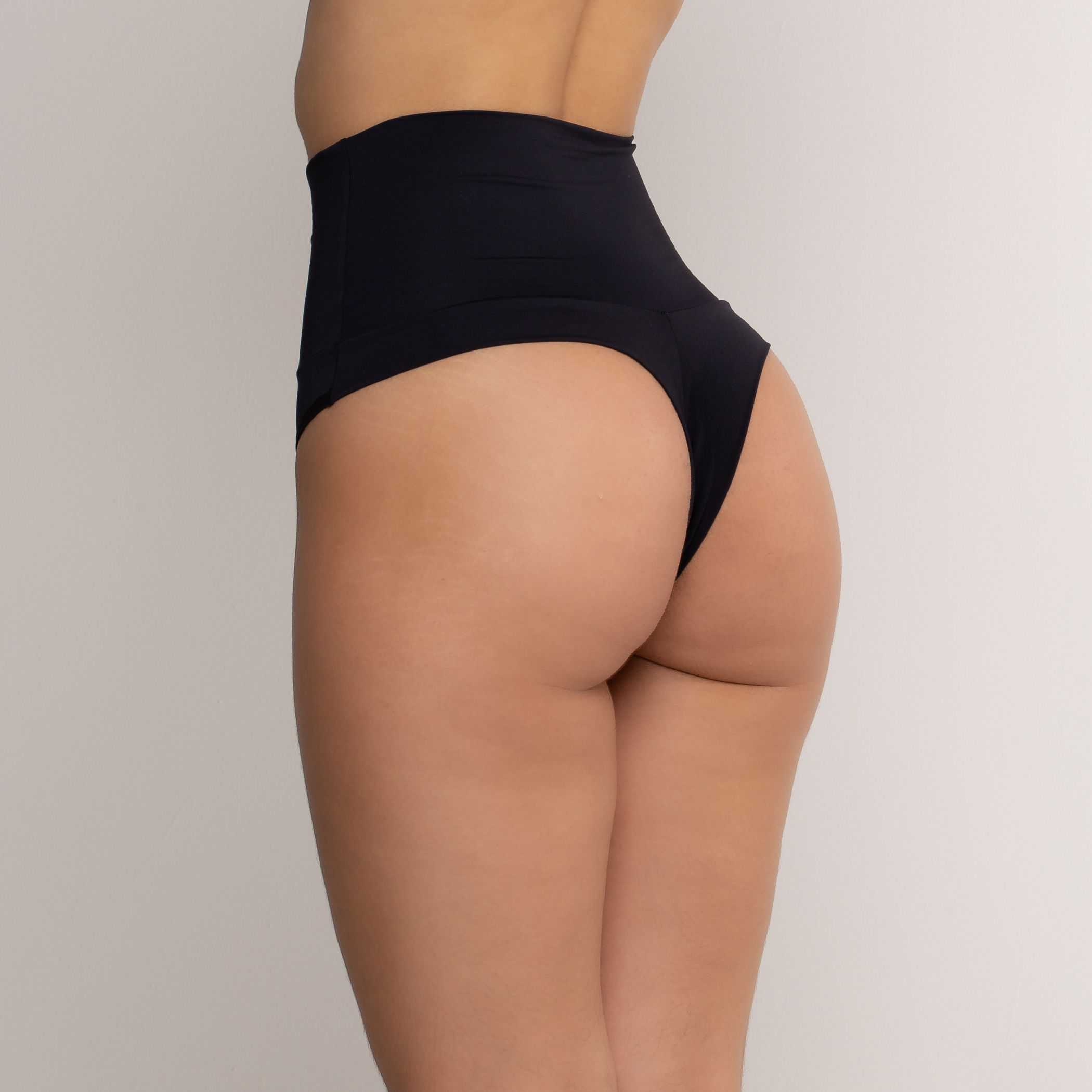 Tanga gainant taille haute