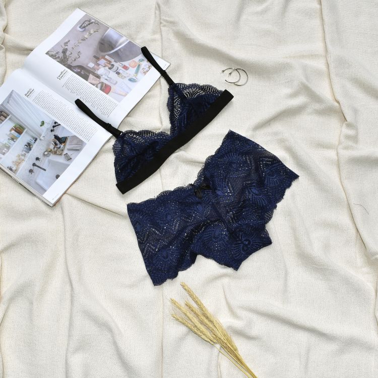 Conjunto de Lingerie Sem Bojo Caleçon em Renda