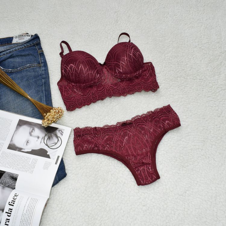 Conjunto de Lingerie Cropped Com Bojo em Renda